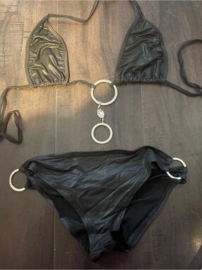 Vintage 90’s Y2K Black liquid Ring rhinestone  Bikini small dangle charm